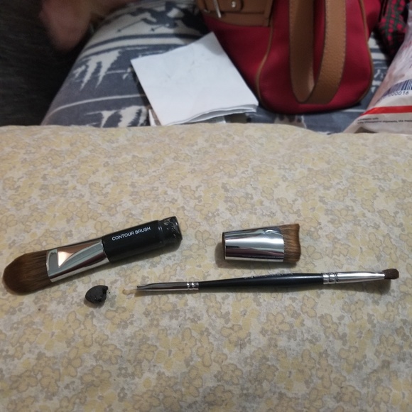 Younique - Picture 2 of 2